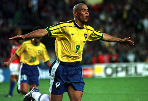 ย้อนความทรงจำ..จุดเริ่มต้นที่ทำให้คุณเชียร์ทีมชาติ....? brazil ronaldo - ย้อนความทรงจำ..จุดเริ่มต้นที่ทำให้คุณเชียร์ทีมชาติ....?