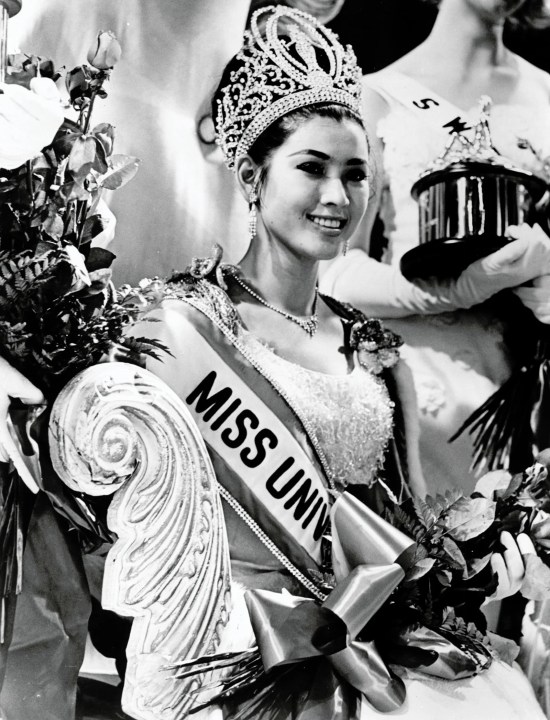 เทรนด์นางงามจักรวาล ปี 2017 apasra hongsakula miss universe 1965 1 - เทรนด์นางงามจักรวาล ปี 2017